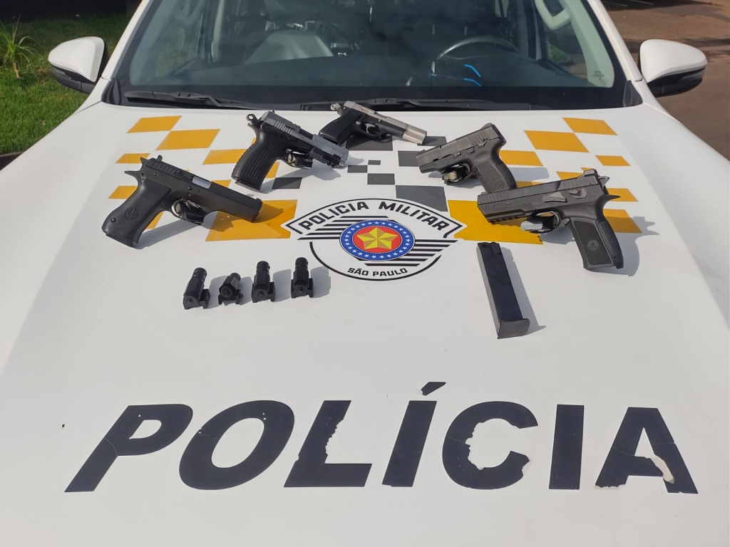 Rota Caipira - Casal preso com cinco pistolas e miras laser em Ourinhos Rota Caipira - Casal preso com cinco pistolas e miras laser em Ourinhos