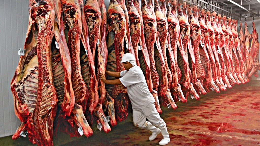 Especialistas atualizam projeções de exportação mundial de carne bovina para 2023 e 2024