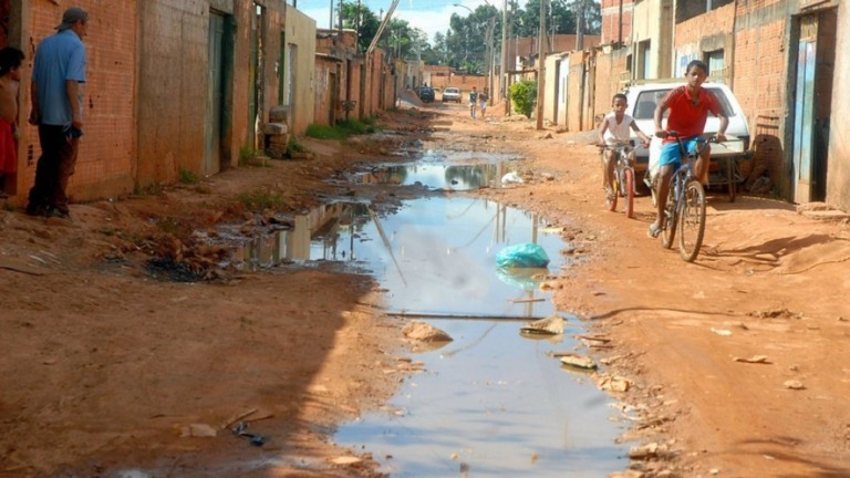 1% mais rico ganha quase 40 vezes mais renda do que os 50% mais pobres