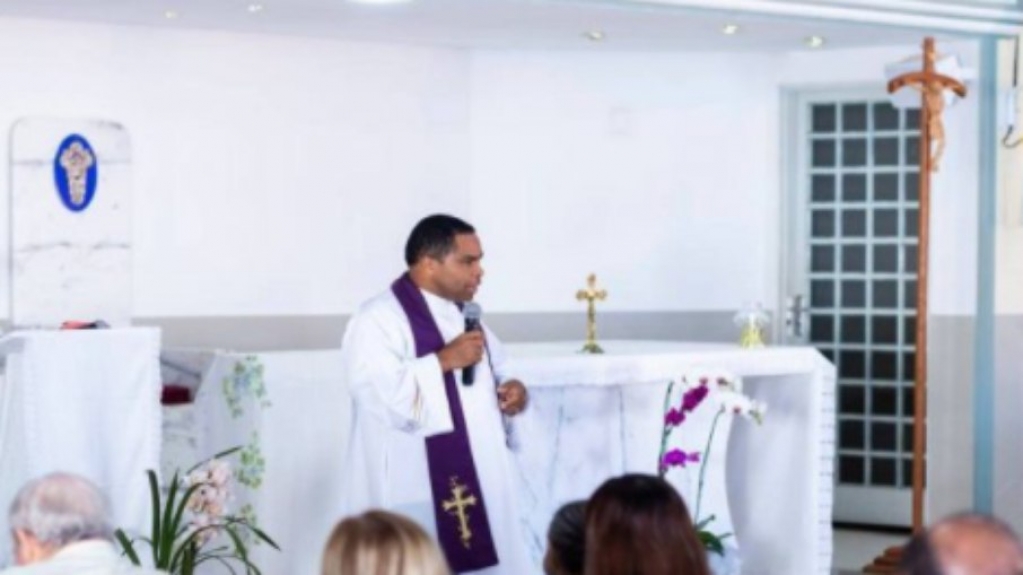 Padre do Distrito Federal é afastado da Igreja após ser acusado de estupro Padre do Distrito Federal é afastado da Igreja após ser acusado de estupro