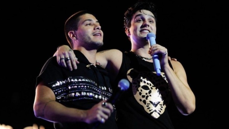 Cadê os fãs? Arthur Aguiar é vaiado no show de Luan Santana; assista