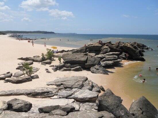 A Praia da Ponta da Pedra é uma das mais famosas e requisitadas de Alter do Chão. Foto: TripAdvisor/Reprodução