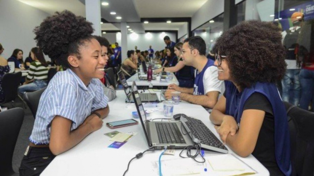 Banco BV abre vagas de estágio para pessoas negras e pardas