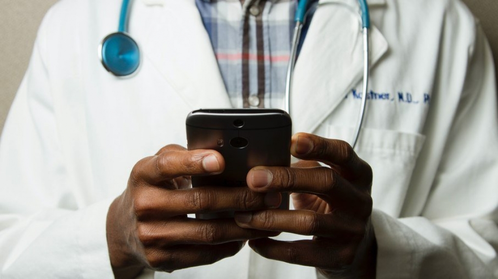 SP: médico e hospital são condenados ao comunicar morte de paciente por mensagem SP: médico e hospital são condenados ao comunicar morte de paciente por mensagem