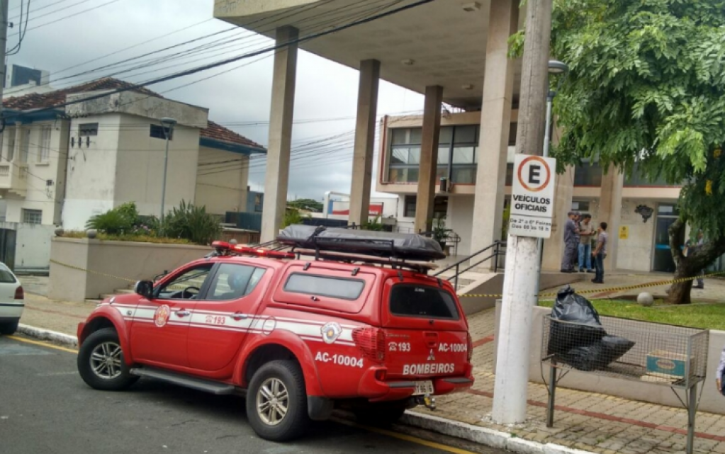 Investigação de dez anos pede prevenção de incêndio no prédio da Prefeitura