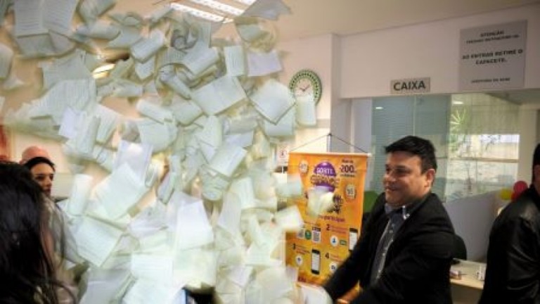 Acim divulga ganhadores de sorteios de iPhones e vales-compras em Marília