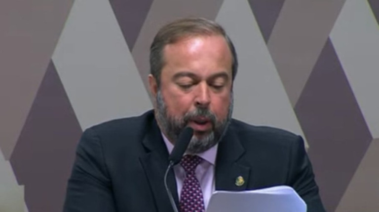 PEC da Transição é aprovada na CCJ com R$ 145 bilhões fora do teto