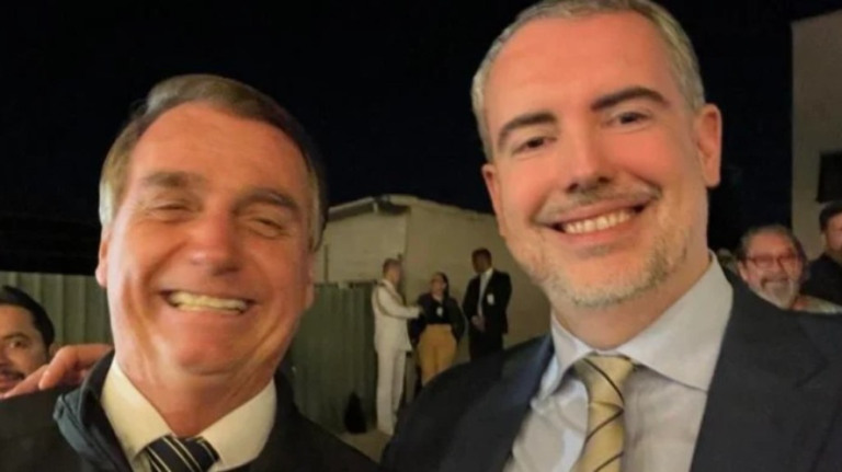 Bolsonaro indica advogado para vaga no TSE