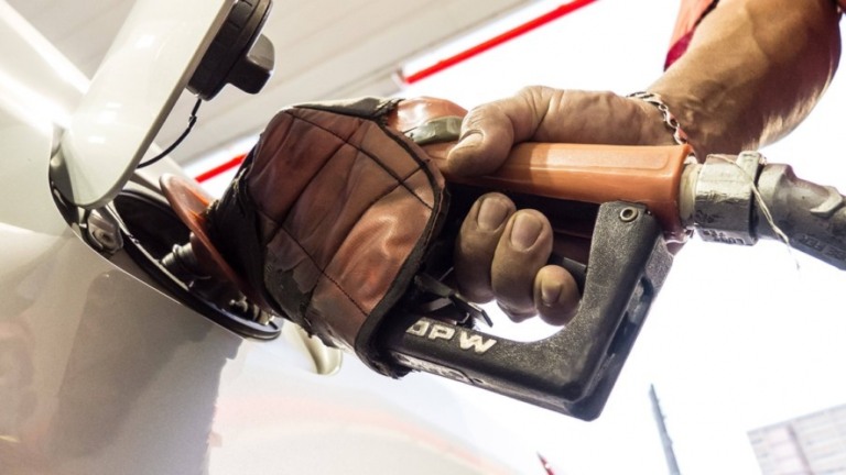 Gasolina fica mais cara e fecha maio a R$ 7,54; etanol sobe ainda mais