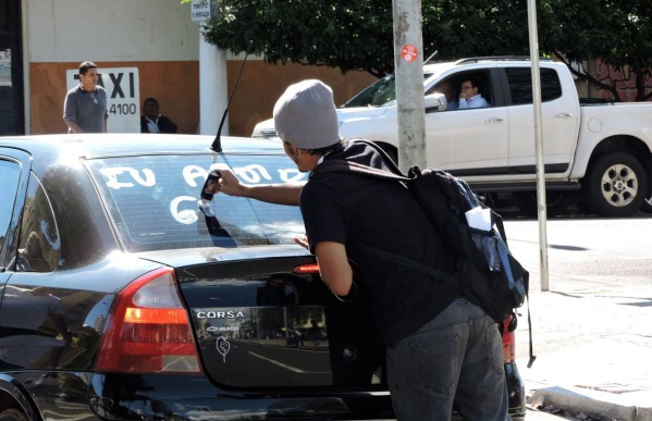 Greve tem panfletagem e carros pintados; TJ nega liminar contra descontos