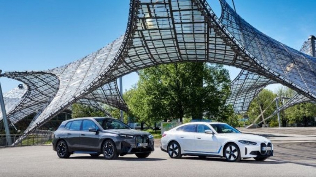 BMW confirma lançamento dos modelos elétricos i4 e iX para o Brasil