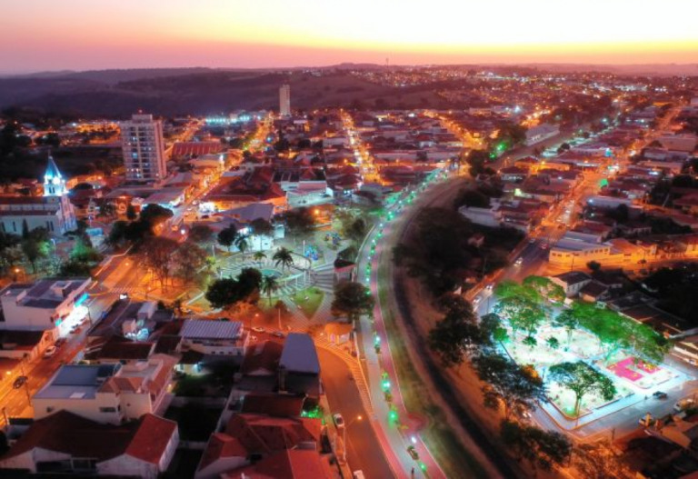 Remodelação resgata praça e espaço público em bairro de Pompéia