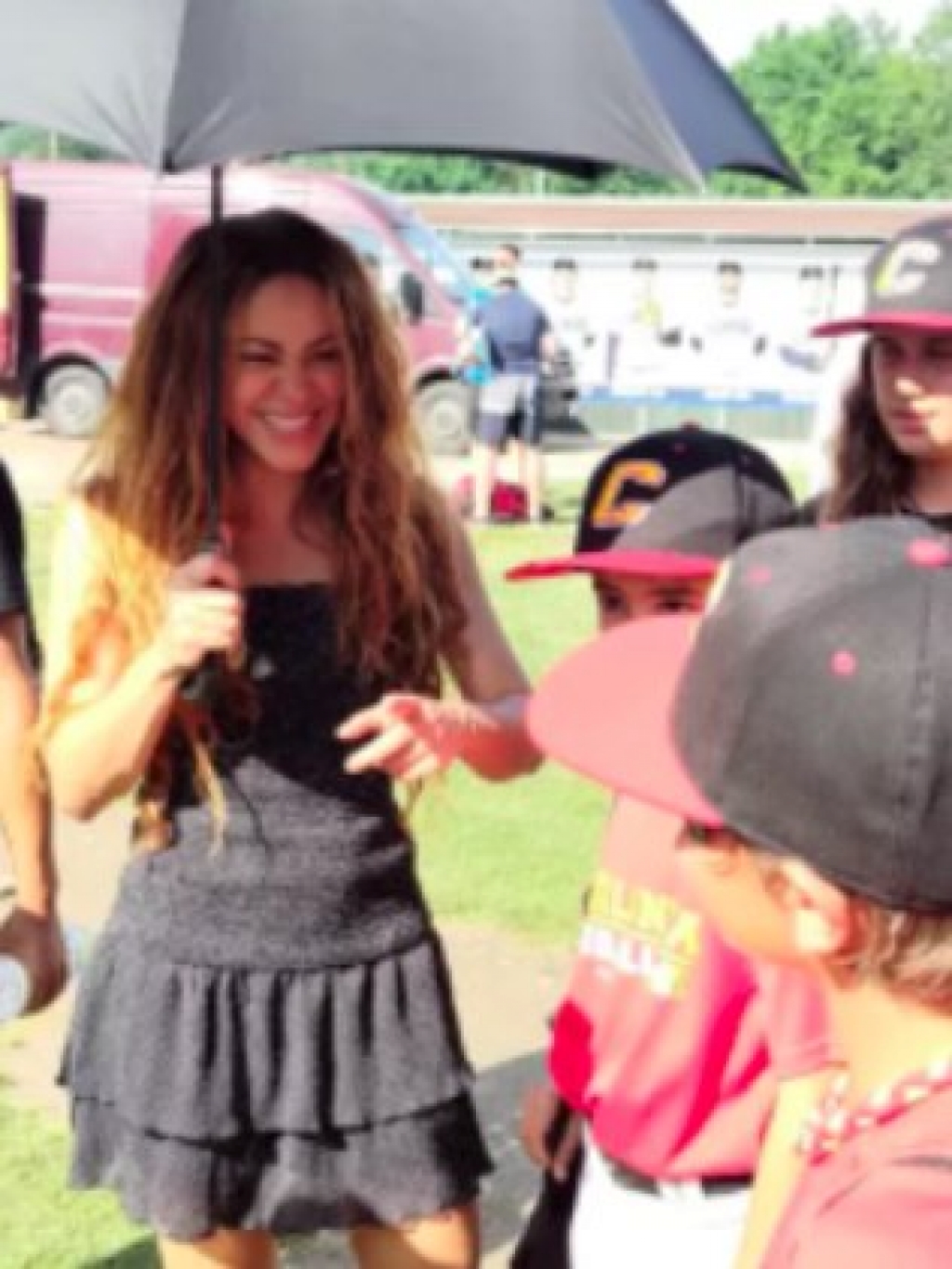 Após separação, Shakira e Piqué vão a jogo de beisebol do filho