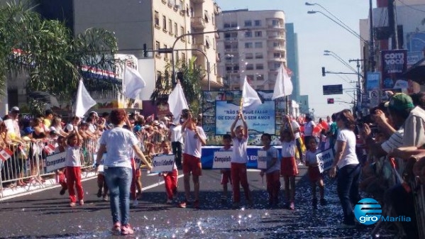 Desfile e lazer celebram 87 anos da cidade; veja imagens e programaçao