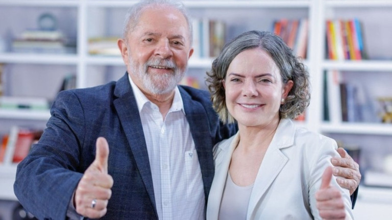 Com aval de Lula, Gleisi Hoffmann se mantém no comando do PT até 2025