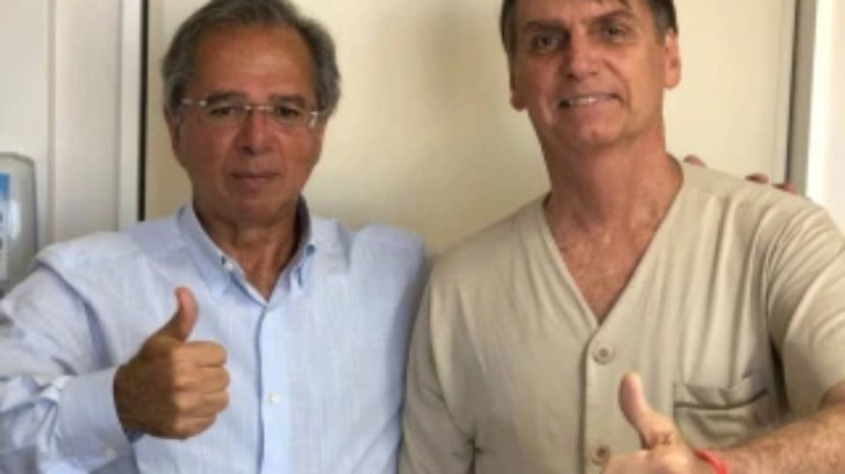 Bolsonaro indica manutenção de Guedes e alfineta indefinição de Lula