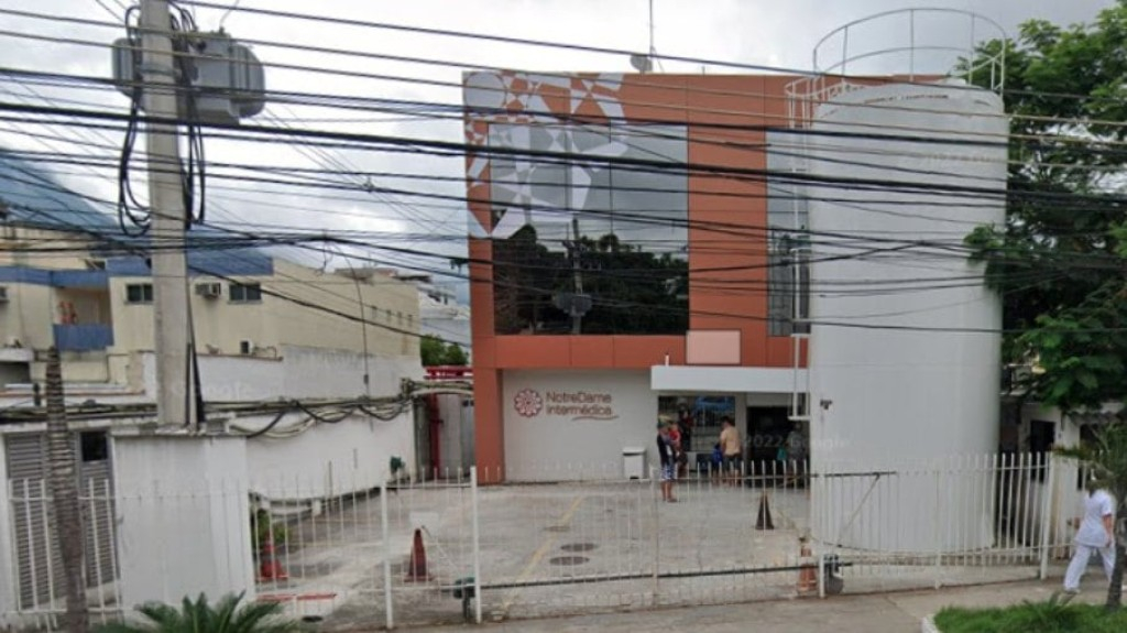 Mulher tem mão amputada após dar à luz em hospital no Rio de Janeiro Mulher tem mão amputada após dar à luz em hospital no Rio de Janeiro