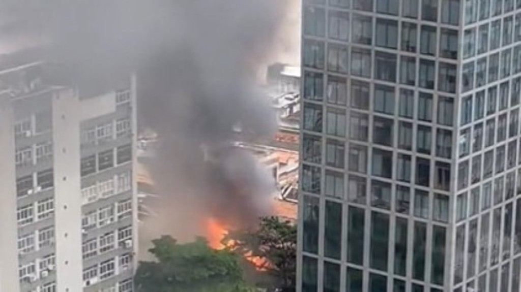Loja pega fogo no centro do Rio de Janeiro; vídeo Loja pega fogo no centro do Rio de Janeiro; vídeo