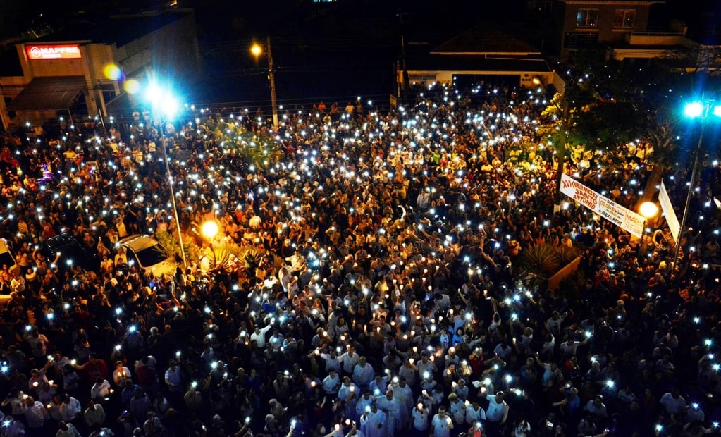 Milhares de fiéis celebram Corpus Christi nas ruas de Marília