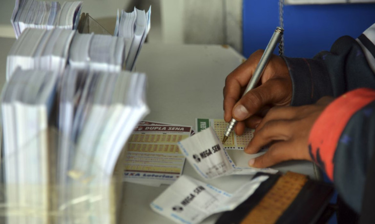Mega-Sena acumula e prêmio vai a R$ 42 milhões no próximo sorteio