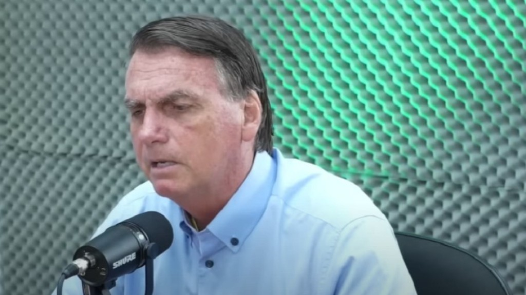 Campanha de Bolsonaro paga R$145 mil para negar acusações de pedofilia Campanha de Bolsonaro paga R$145 mil para negar acusações de pedofilia
