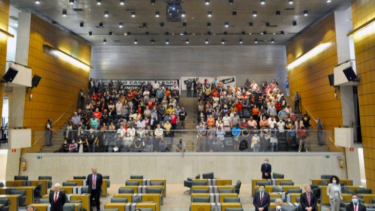 Assembleia de SP aprova reajuste salarial a servidores estaduais
