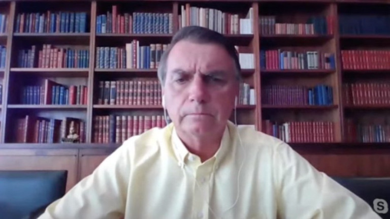 'Brochou, pô', diz Bolsonaro sobre ausência de Lula no debate do SBT