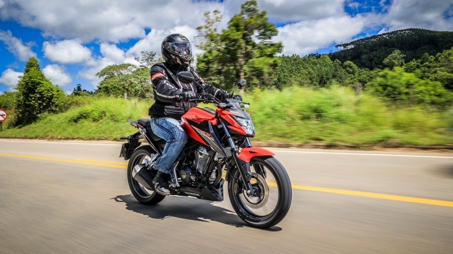 A Honda CB 300F Twister tem um bom compromisso entre o conforto e a estabilidade. Foto: Divulgação