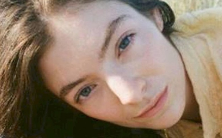 Lorde comenta sobre vídeo pedindo silêncio ao público