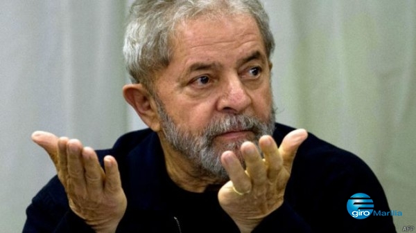 Lula acompanha votação ao lado de Dilma