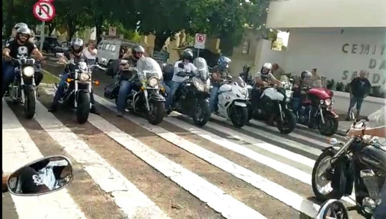Motociclistas fazem homenagem na despedida à menina Alice em Marília