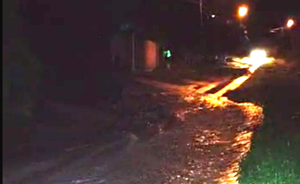 Vídeo - Chuva forte causa estragos em chácaras e bairro nobre de Marília