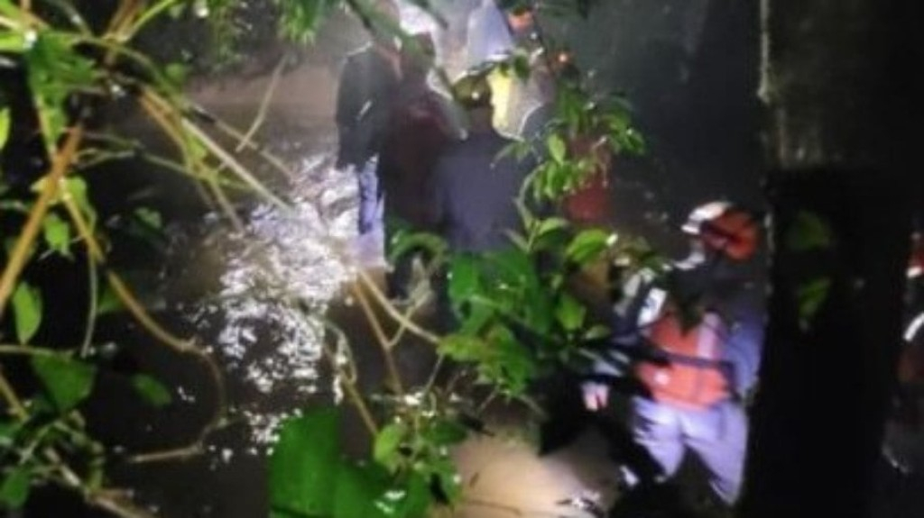 Bombeiros retomam buscas por casal desaparecido na Zona Sul de SP Bombeiros retomam buscas por casal desaparecido na Zona Sul de SP