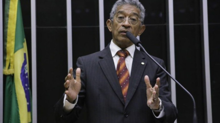 Deputado quer limitar chaves Pix a CPF e CNPJ