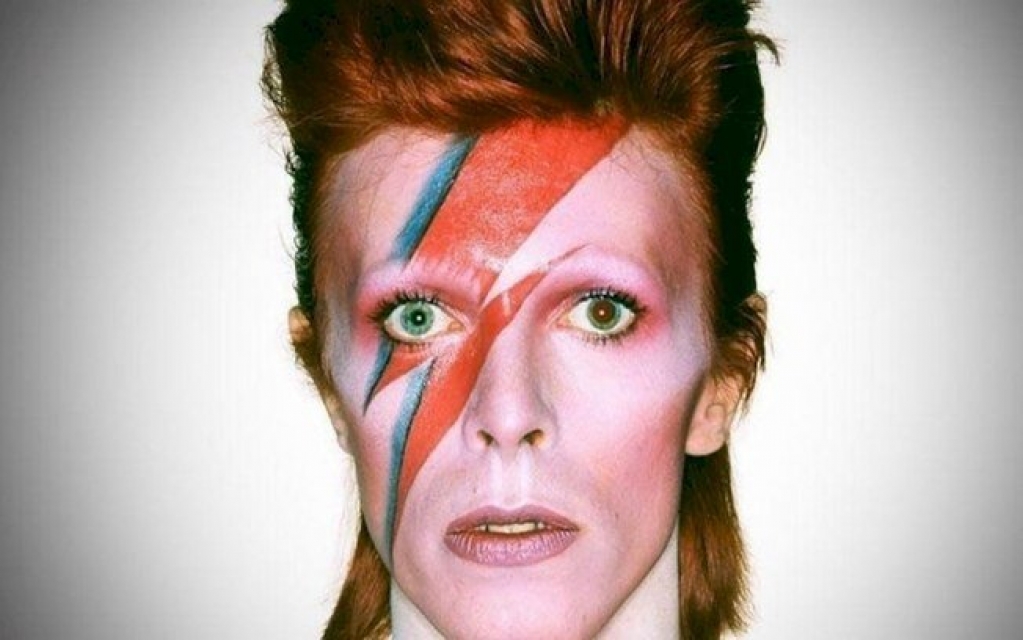 David Bowie: "Starman" ganha versão comemorativa de 50 anos