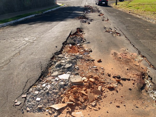 Mutirão avança mas tapa-buracos deixa rastro