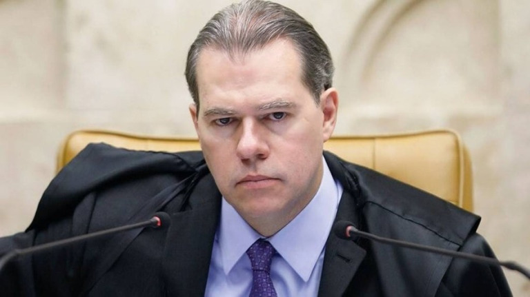 Ministro do STF pede perdão a Lula por vetar ida ao velório do irmão