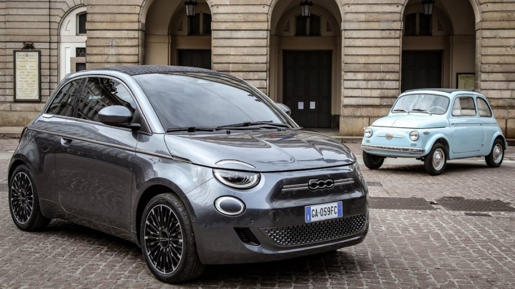 Fiat 500 completa 65 anos