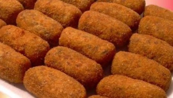 Croquete de carne com molho branco