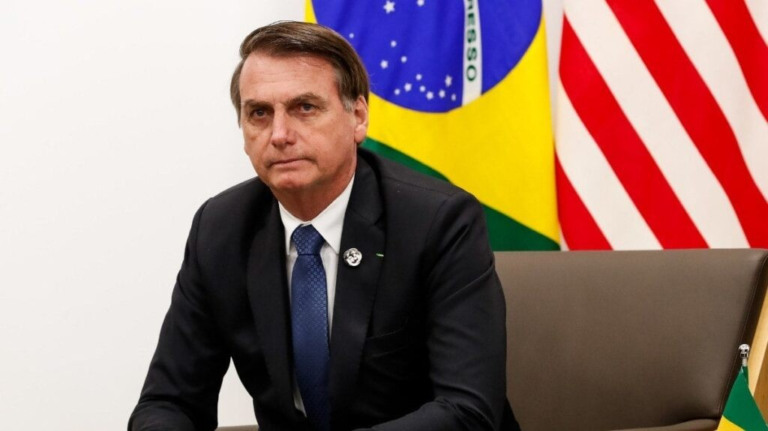 Bolsonaro reclama de salário de R$ 33 mil e diz que esquecia da esposa