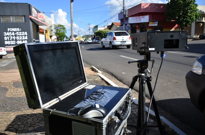 Aparelho para medir tráfego cria suspeita de radar na cidade