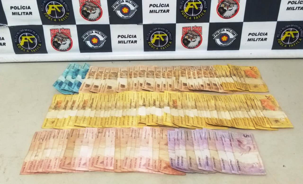 Procurado em caso de tráfico é preso em Marília com R$ 2,8 mil em carro