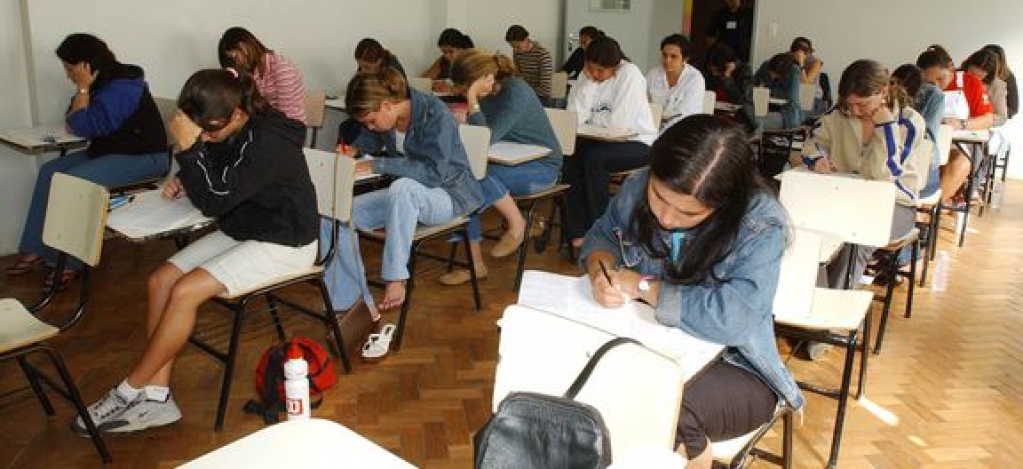 Fies anuncia 100 mil vagas com juros zero para estudantes em 2018