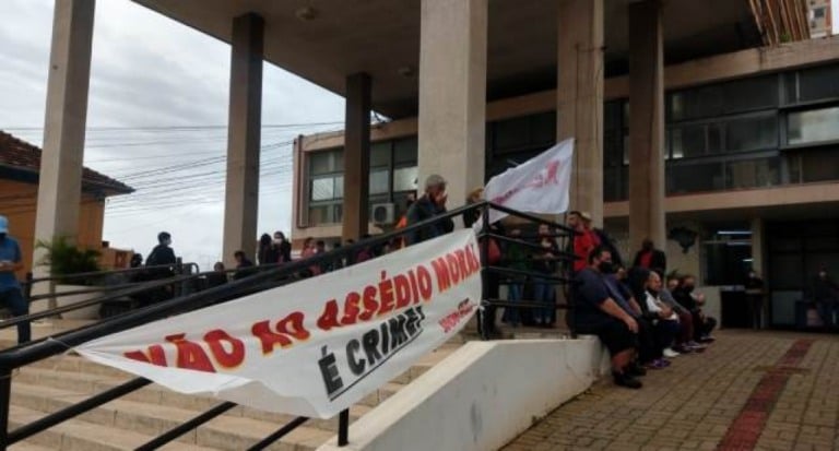 Servidores iniciam protesto na Prefeitura; reajuste de 3% vai para Câmara