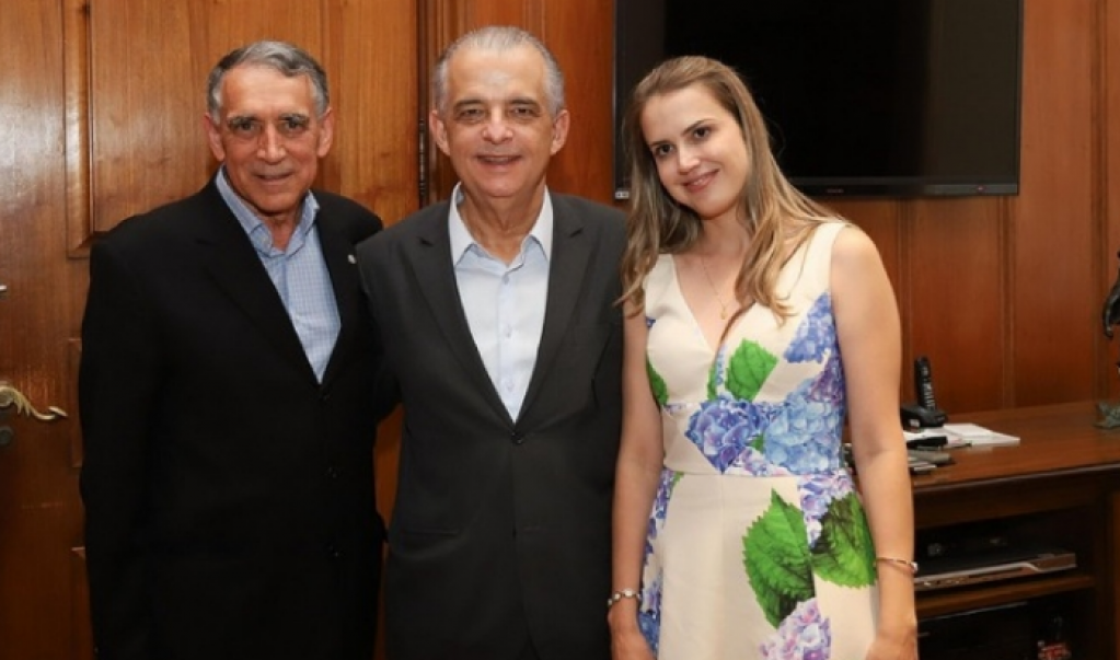 Valdeir Fagundes, diretor da Famema, com governador Márcio França e a superintendente do HC, Paloma Libânio