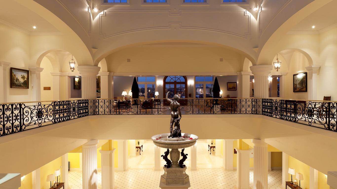 Réplica da estátua de Jacopo Sansovino que retrata Dionísio, o Deus do Vinho. Foto: Divulgação/The Yeatman Hotel