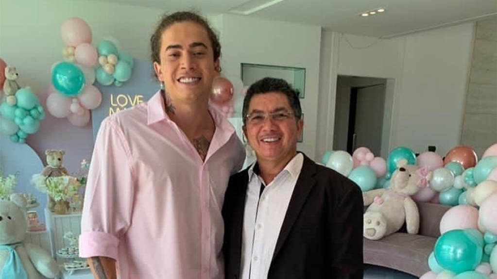 Pai de Whindersson Nunes comenta término do filho: "Dando todo o meu apoio" Pai de Whindersson Nunes comenta término do filho: "Dando todo o meu apoio"