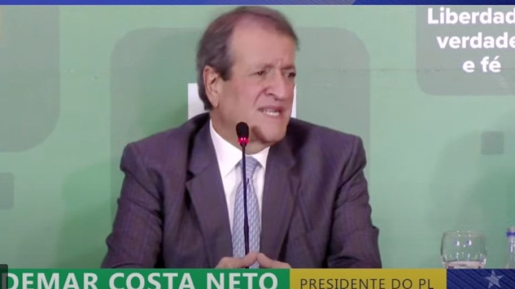 Valdemar Costa Neto minimiza escândalo das joias e defende Bolsonaro Valdemar Costa Neto minimiza escândalo das joias e defende Bolsonaro