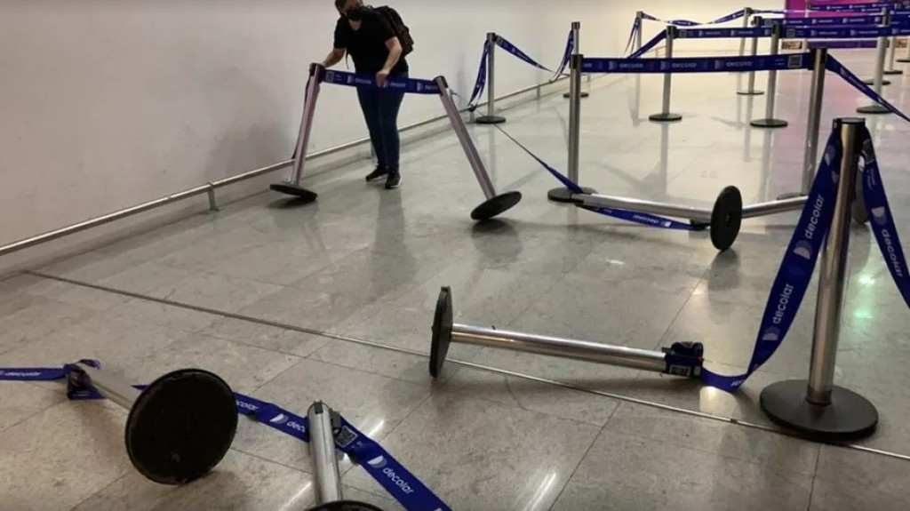 Suspeita de vazamento de gás causa tumulto no aeroporto de Guarulhos