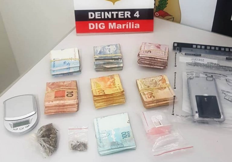 Suspeito recusa abrir porta para polícia; acaba preso por tráfico em Marília